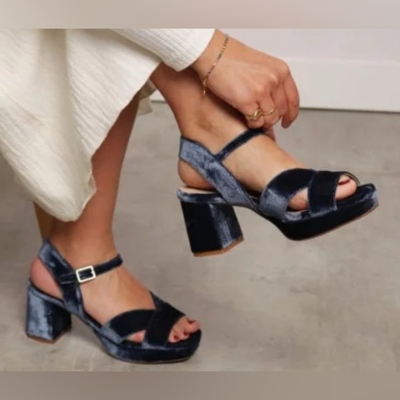 Gray Velvet Coconuts By Matisse/Block Heel Robin Platform Sandals Size 7 NWOT - Picture 3 of 11